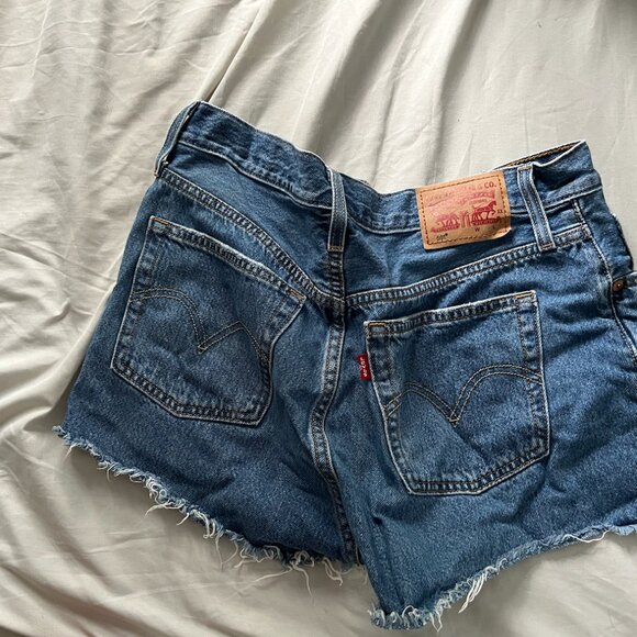 Ribcage Levis Jean Shorts - Picture 3 of 6